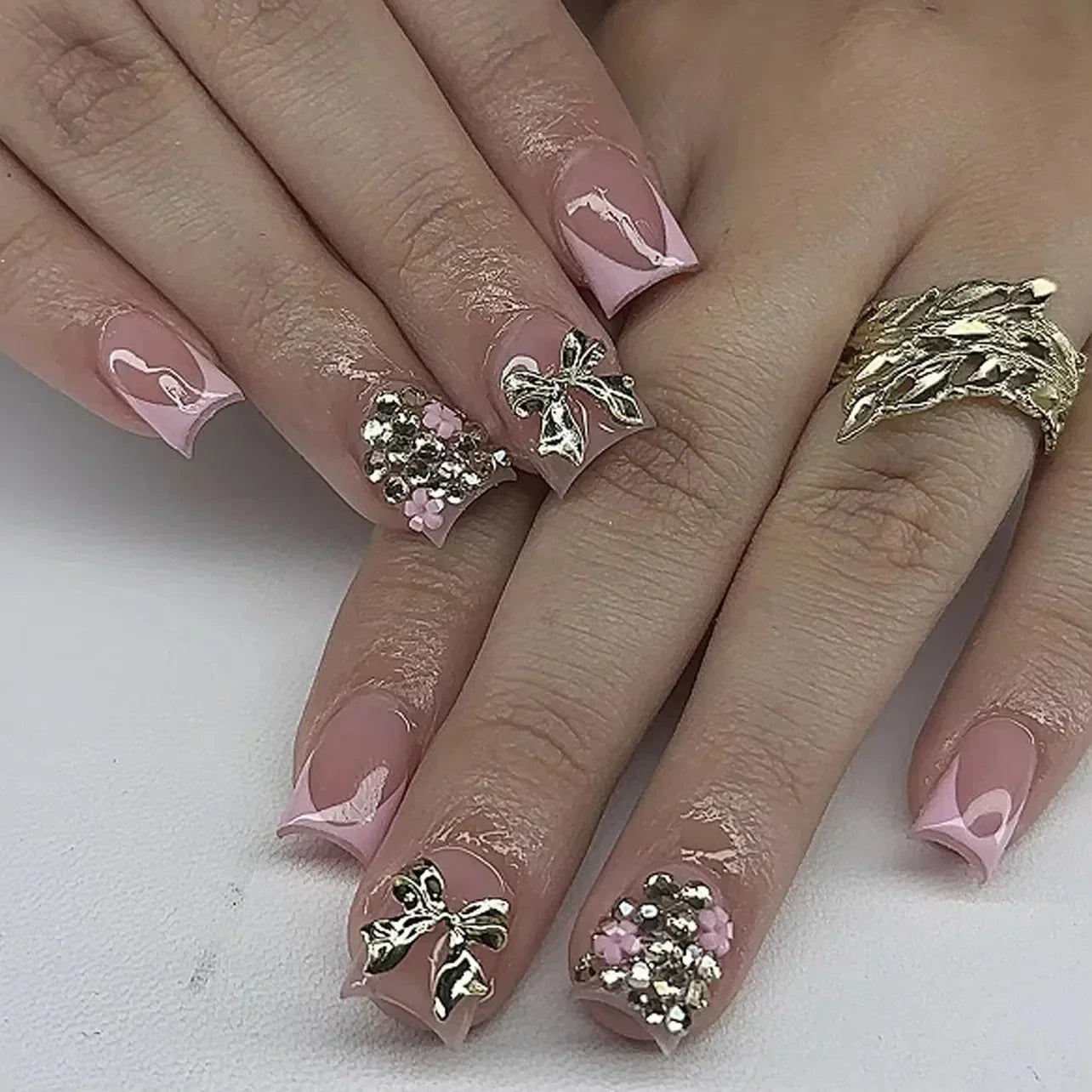 Cat Eye Bowknot Round Fake Nails Art Long Pointed False Nails Rhinestone Pearl Rose Flower Simple Almond Press on Nails Manicure