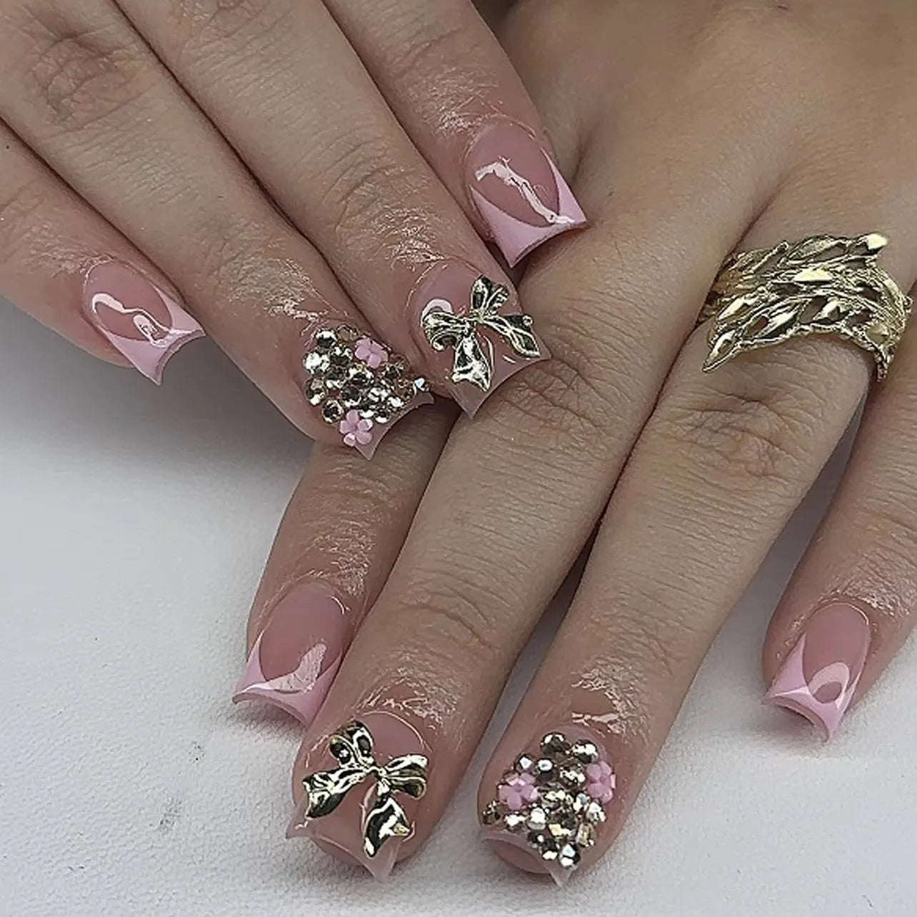 Cat Eye Bowknot Round Fake Nails Art Long Pointed False Nails Rhinestone Pearl Rose Flower Simple Almond Press on Nails Manicure