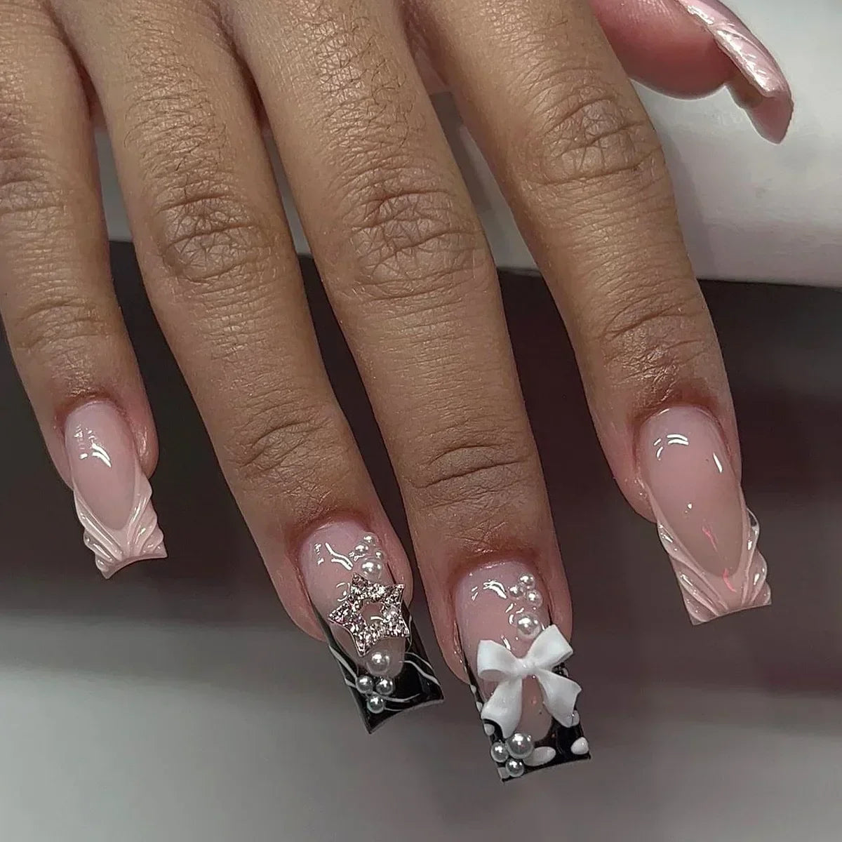 Cat Eye Bowknot Round Fake Nails Art Long Pointed False Nails Rhinestone Pearl Rose Flower Simple Almond Press on Nails Manicure